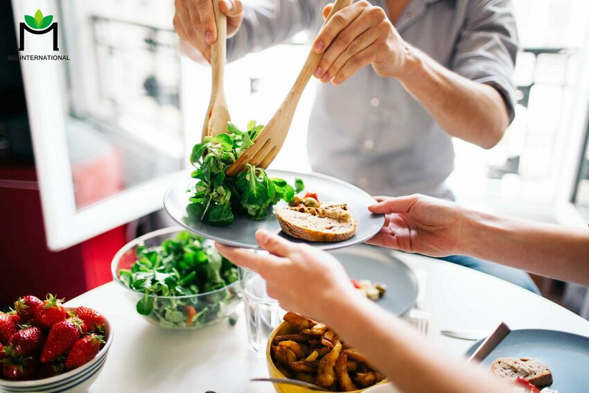 Các bữa ăn eat clean tập trung nhiều vào nguồn dinh dưỡng thực vật nhưng không bỏ qua nguyên liệu từ động vật được
