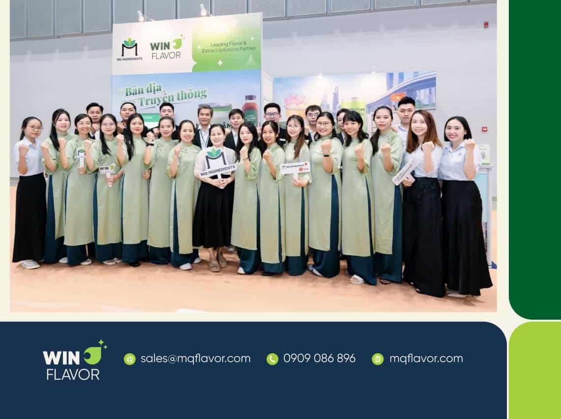 Đội ngũ nhân sự MQ Ingredients rạng rỡ trong tà áo dài truyền thống tại không gian triển lãm SECC.
