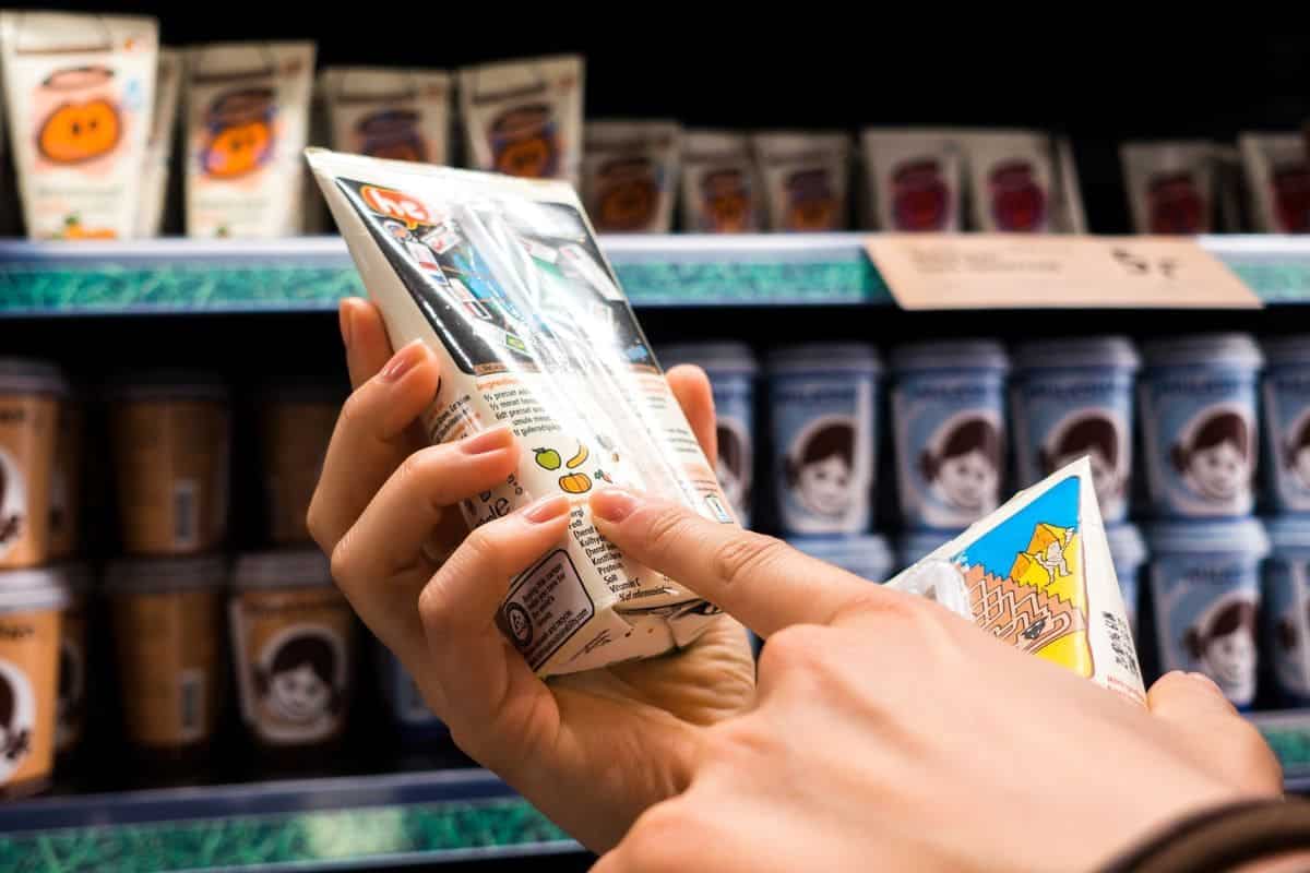 Doanh nghiệp bắt buộc phải công khai rõ ràng tên nhóm chất bảo quản kèm tên chất hoặc mã số quốc tế INS trên bao bì.